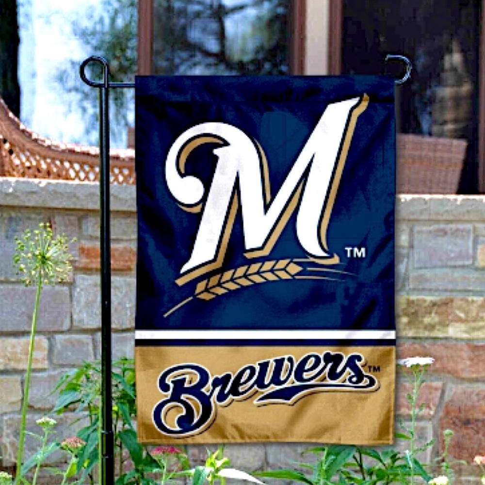 MLB MILWAUKEE BREWERS FAN FLAG NWT - Picture 2 of 8